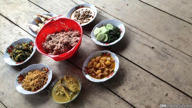 Makan Dulang di Sawah