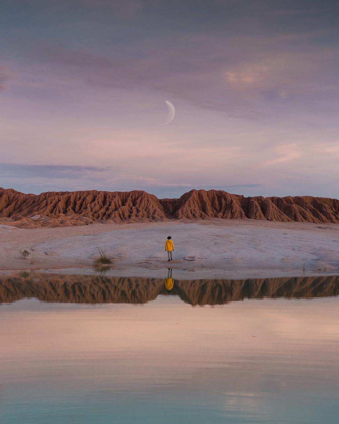 Berburu Senja di Gurun Pelawan